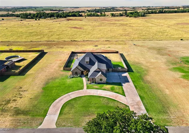 Photo 4 of Single family home for sale at 608 Edgewood Rd St, Canute, OK 73626 | MLS# 1248772 | Listing updated on 2026-09-28