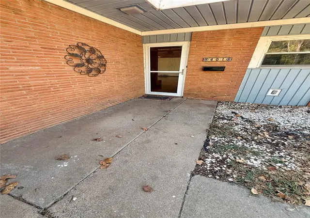 Photo 2 of Single family home for sale at 401 Lakeside Dr, Altus, OK 73521 | MLS# 1248773 | Listing updated on 2026-09-12