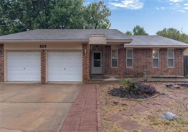Photo 2 of Single family home for sale at 525 Holly Hl Rd, Edmond, OK 73003 | MLS# 1248778 | Listing updated on 2026-10-01