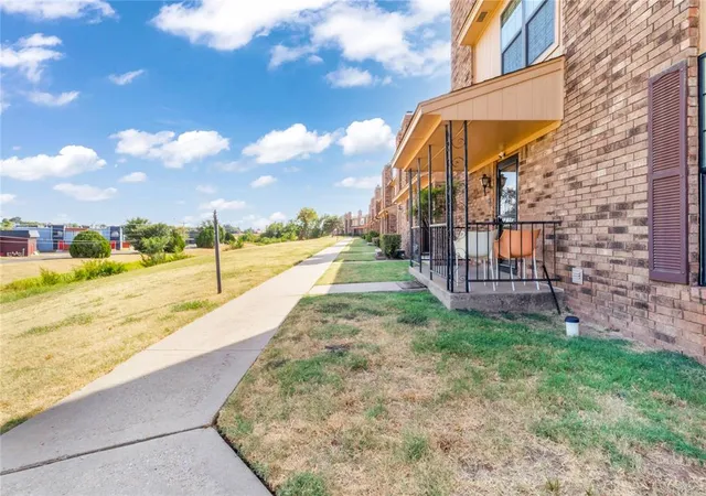 Photo 2 of Condo for sale at 812 Two Forty Pl, Oklahoma City, OK 73139 | MLS# 1248779 | Listing updated on 2026-09-12