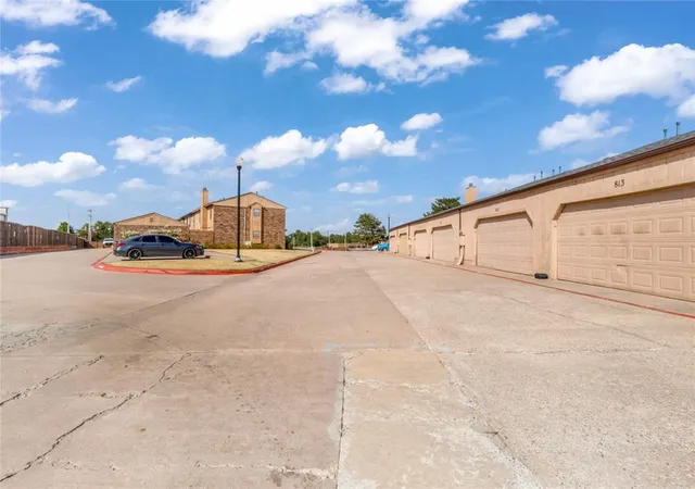 Listing Photo 2 - Condo for sale in building located at 812 Two Forty Pl, Oklahoma City, OK 73139
