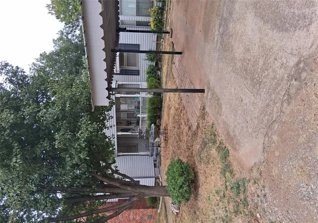 Photo 2 of Single family home for sale at 1223 W Oregon Ave, Chickasha, OK 73018 | MLS# 1248787 | Listing updated on 2026-09-15
