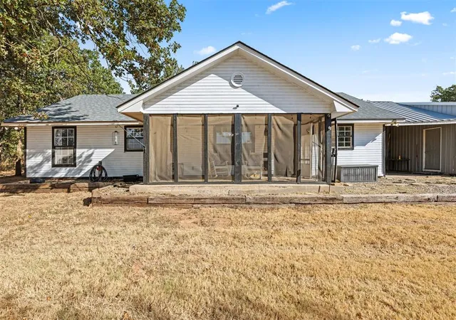 Photo 3 of Single family home for sale at 21201 Montgomery Dr, Mc Loud, OK 74851 | MLS# 1248788 | Listing updated on 2026-10-01