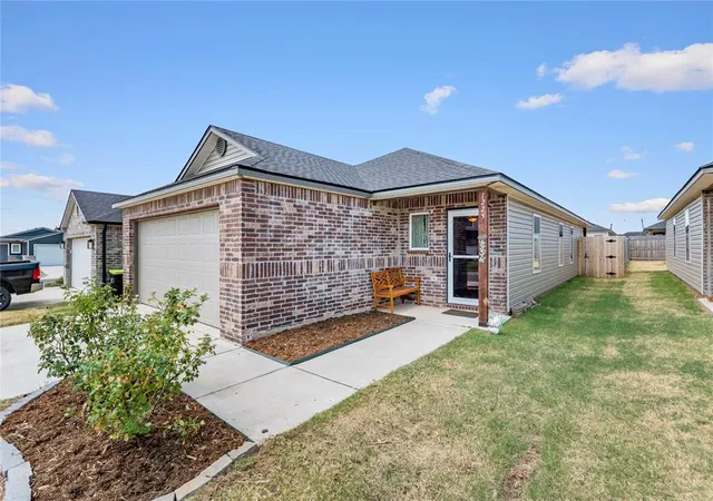 Photo 2 of Single family home for sale at 1225 Corner Brk Dr, Purcell, OK 73080 | MLS# 1248818 | Listing updated on 2026-09-12