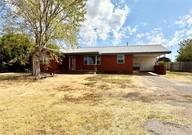 Photo 1 of Single family home for sale at 123 N Main St, Leedey, OK 73654 | MLS# 1248834 | Listing updated on 2026-09-12