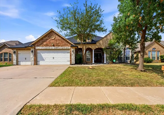 Photo 2 of Single family home for sale at 16305 Petaluma Pl, Edmond, OK 73013 | MLS# 1248836 | Listing updated on 2026-10-07