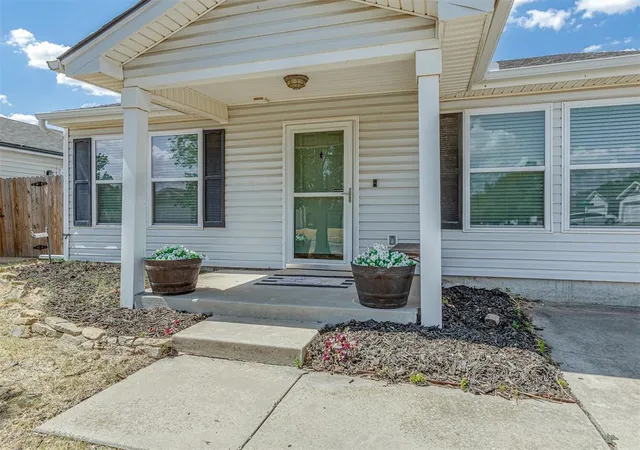 Photo 2 of Sale Pending at 15401 Lilly Garden Ln, Oklahoma City, OK 73170 | MLS# 1248850 | Listing updated on 2026-09-22