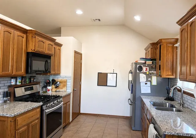 Photo 3 of Single family home for sale at 4236 Bradford Brk Dr, Norman, OK 73072 | MLS# 1248852 | Listing updated on 2026-09-13
