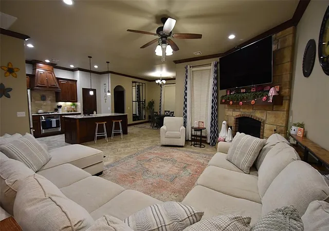 Photo 3 of Single family home for sale at 1015 Morning Glory Ln, Seminole, OK 74868 | MLS# 1248853 | Listing updated on 2026-09-18