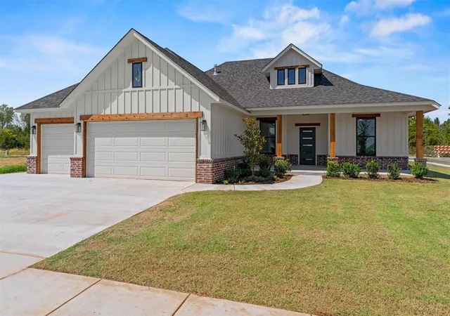 Photo 1 of Sale Pending at 2921 Spring Meadow Ln, Yukon, OK 73099 | MLS# 1248855 | Listing updated on 2026-10-08