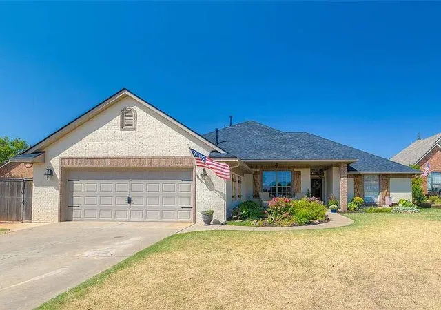 Single family home for sale at 2213 Cedar Pointe Ct, Edmond, OK 73003 | MLS# 1248858