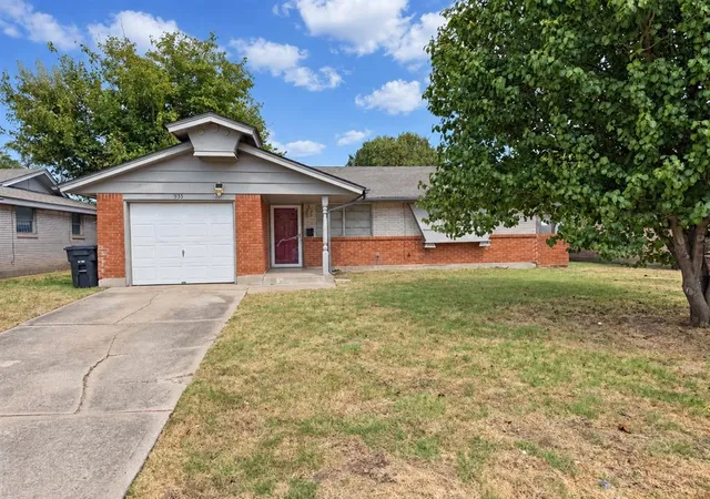 Photo 1 of Single family home for sale at 935 Sw 2nd Street, Moore, OK 73160 | MLS# 1248869 | Listing updated on 2026-09-13