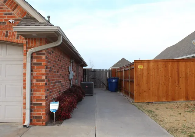 Photo 3 of Single family home for sale at 2123 Mallard Ave, Duncan, OK 73533 | MLS# 1248887 | Listing updated on 2026-09-13
