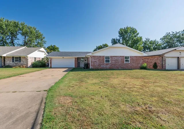 Single family home for sale at 14 Arapaho Dr, Shawnee, OK 74801 | MLS# 1248891