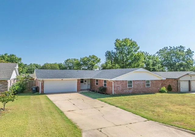 Photo 2 of Single family home for sale at 14 Arapaho Dr, Shawnee, OK 74801 | MLS# 1248891 | Listing updated on 2026-09-15