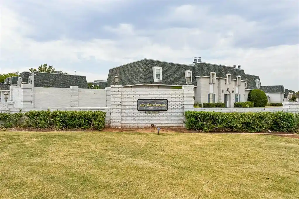 Listing Photo 2 - Condo for sale in 11419 N May Ave located at 11419 N May Ave, Oklahoma, OK 73120 - Unit 11419 N May Ave