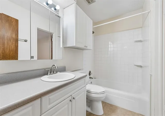 Condo for sale in building located at 11419 N May Ave, Oklahoma, OK 73120 - Unit #B