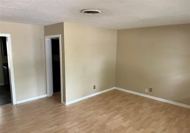 Photo 3 of Sale Pending at 1519 S Windsor Way, Norman, OK 73069 | MLS# 1248908 | Listing updated on 2026-10-06