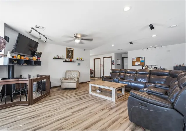 Photo 4 of Single family home for sale at 1601 Ward Rd, Ardmore, OK 73401 | MLS# 1248913 | Listing updated on 2026-09-18