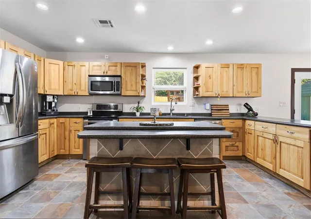 Photo 2 of Single family home for sale at 1601 Ward Rd, Ardmore, OK 73401 | MLS# 1248913 | Listing updated on 2026-10-14
