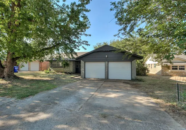 Photo 2 of Sale Pending at 1414 Princeton Cir, Norman, OK 73071 | MLS# 1248917 | Listing updated on 2026-09-19