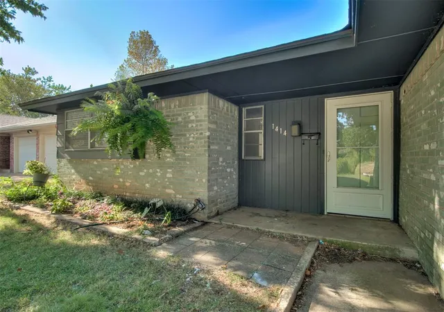 Photo 3 of Sale Pending at 1414 Princeton Cir, Norman, OK 73071 | MLS# 1248917 | Listing updated on 2026-09-19