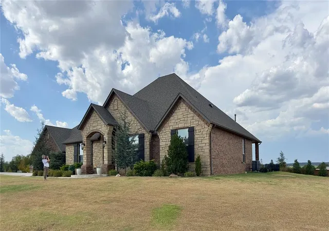 Photo 3 of Single family home for sale at 1314 Glenwood Dr, Tuttle, OK 73089 | MLS# 1248918 | Listing updated on 2026-10-07