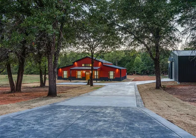 Photo 3 of Single family home for sale at 14 Hackney Dr, Mc Loud, OK 74851 | MLS# 1248934 | Listing updated on 2026-09-14