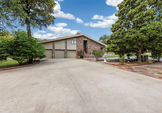Photo 2 of Mansion for sale at 4805 Oakdale Farm Rd, Edmond, OK 73013 | MLS# 1248951 | Listing updated on 2026-09-16