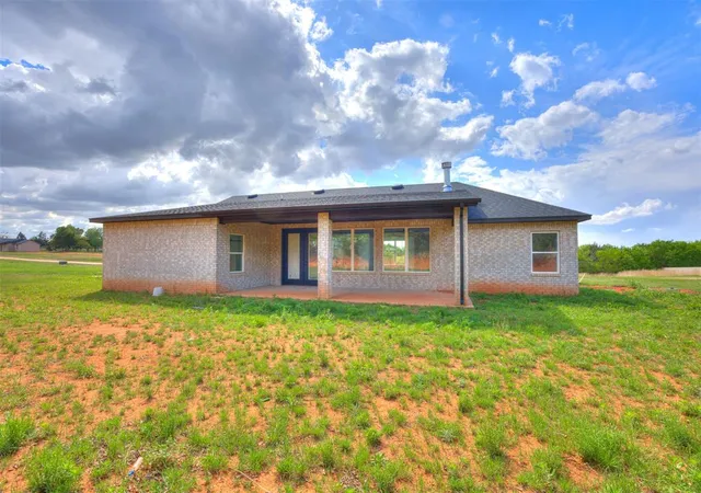 Photo 4 of Single family home for sale at 10130 S Meadows Ln, Guthrie, OK 73044 | MLS# 1248955 | Listing updated on 2026-09-14