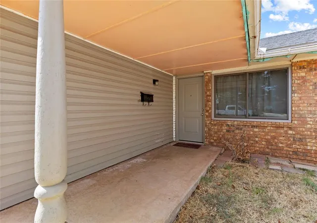 Photo 3 of Single family home for sale at 1409 Littell Ave, Clinton, OK 73601 | MLS# 1248969 | Listing updated on 2026-10-07
