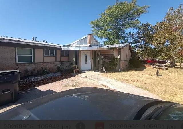Photo 2 of Single family home for sale at 422 Nw Woodridge St, Lawton, OK 73507 | MLS# 1248971 | Listing updated on 2026-09-15