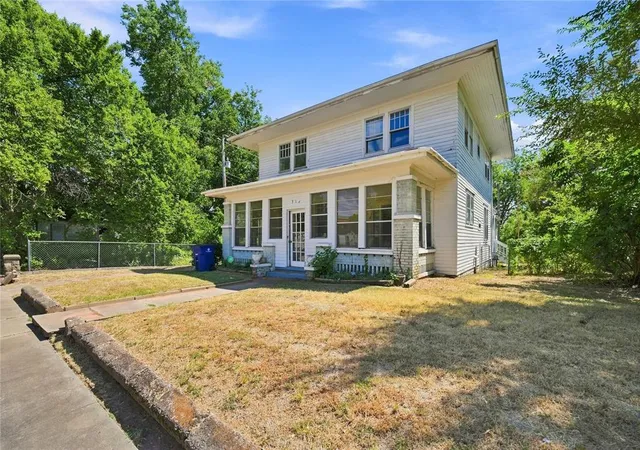 Photo 3 of Single family home for sale at 315 W Vilas Ave, Guthrie, OK 73044 | MLS# 1248986 | Listing updated on 2026-09-15