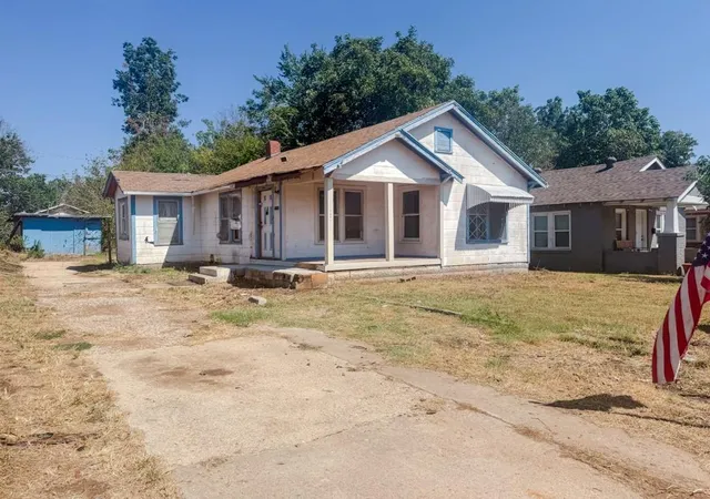 Photo 2 of Single family home for sale at 1413 Ne 15th Street, Oklahoma City, OK 73117 | MLS# 1248997 | Listing updated on 2026-09-15
