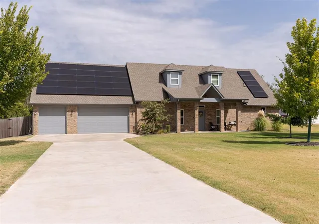 Photo 2 of Single family home for sale at 2899 Pecan Ridge Cir, Jones, OK 73049 | MLS# 1248999 | Listing updated on 2026-10-07