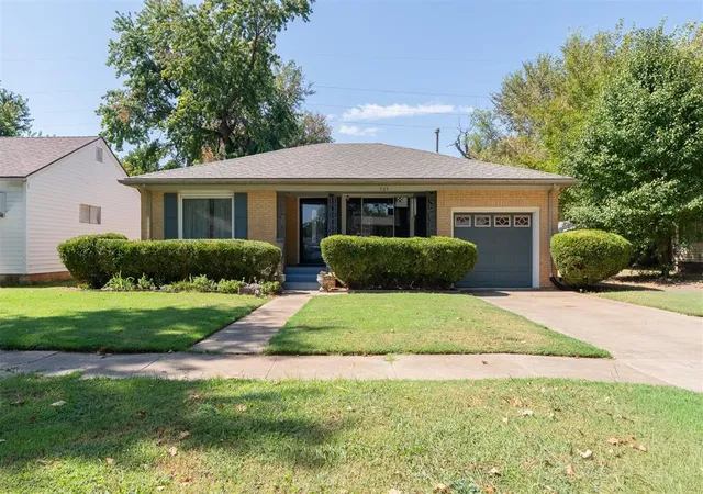 Photo 1 of Sale Pending at 725 N Ash, Pauls Valley, OK 73075 | MLS# 1249008 | Listing updated on 2026-09-25