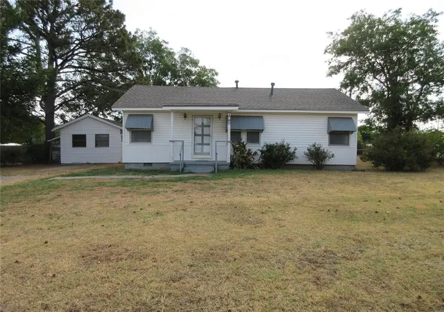 Photo 2 of Sale Pending at 705 N Rangeline St, Tecumseh, OK 74873 | MLS# 1249011 | Listing updated on 2026-09-15
