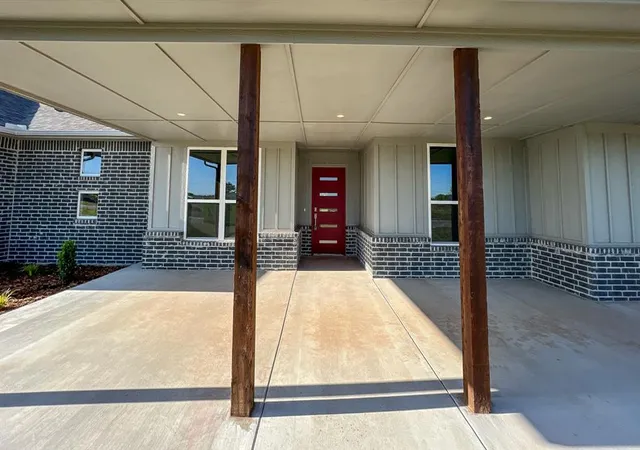 Photo 2 of Single family home for sale at 102 Olde Ml Rd, Jones, OK 73049 | MLS# 1249023 | Listing updated on 2026-09-15