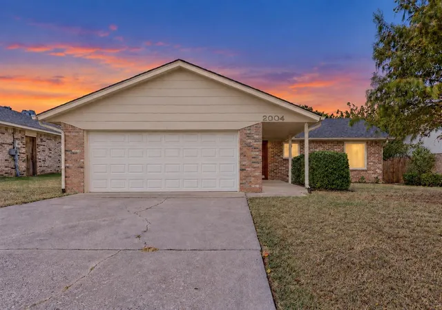 Photo 1 of Single family home for sale at 2004 Oak Forest Dr, Norman, OK 73071 | MLS# 1249026 | Listing updated on 2026-09-18