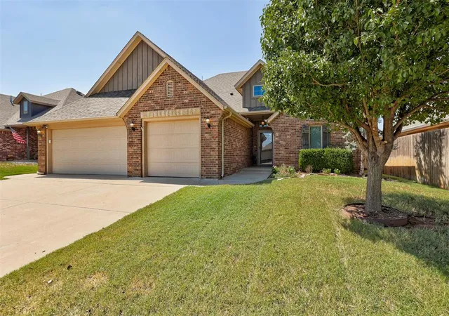 Photo 3 of Single family home for sale at 13341 Outdoor Living Dr, Piedmont, OK 73078 | MLS# 1249038 | Listing updated on 2026-09-16