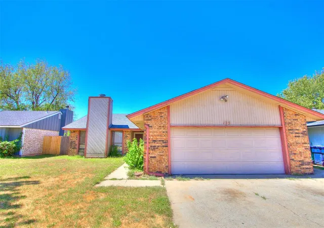 Photo 3 of Single family home for sale at 125 Marrgate Dr, Yukon, OK 73099 | MLS# 1249045 | Listing updated on 2026-09-21