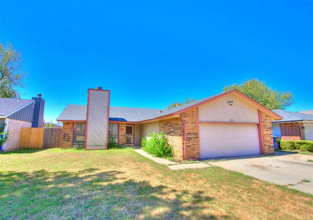 Photo 3 of Single family home for sale at 125 Marrgate Dr, Yukon, OK 73099 | MLS# 1249045 | Listing updated on 2026-09-21