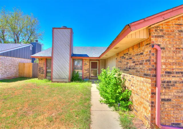 Photo 4 of Single family home for sale at 125 Marrgate Dr, Yukon, OK 73099 | MLS# 1249045 | Listing updated on 2026-09-21