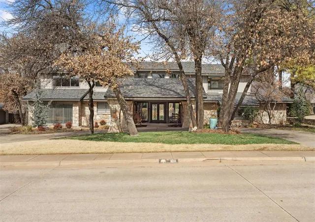 Single family home for sale at 1011 Saint Andrews Dr, Edmond, OK 73025 | MLS# 1249054