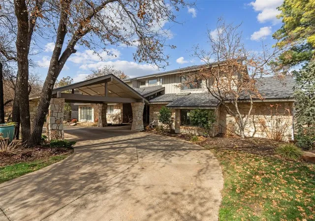 Photo 1 of Single family home for sale at 1011 Saint Andrews Dr, Edmond, OK 73025 | MLS# 1249054 | Listing updated on 2026-09-15