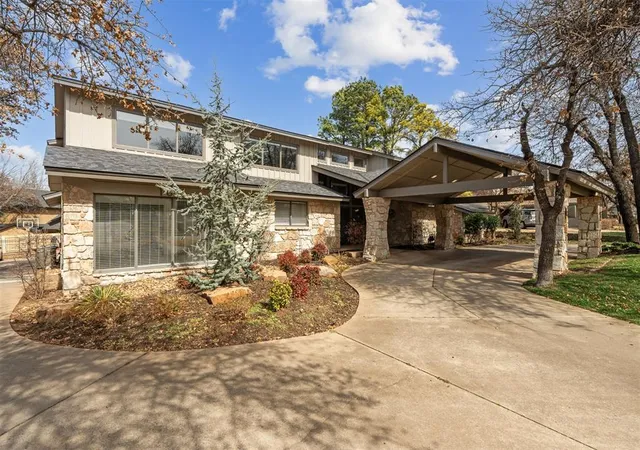 Photo 2 of Single family home for sale at 1011 Saint Andrews Dr, Edmond, OK 73025 | MLS# 1249054 | Listing updated on 2026-09-15