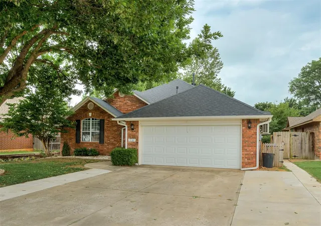 Photo 3 of Single family home for sale at 4932 Baker St, Norman, OK 73072 | MLS# 1249079 | Listing updated on 2026-09-21