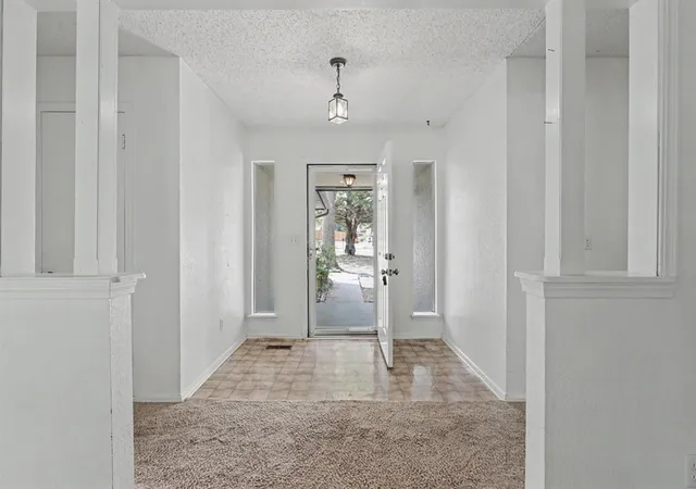Photo 3 of Sale Pending at 3905 Green Oaks Way, Edmond, OK 73034 | MLS# 1249083 | Listing updated on 2026-10-04