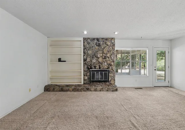 Photo 4 of Sale Pending at 3905 Green Oaks Way, Edmond, OK 73034 | MLS# 1249083 | Listing updated on 2026-10-04