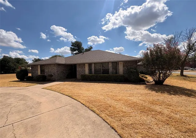 Photo 1 of Single family home for sale at 1327 W Kansas Ave, Chickasha, OK 73018 | MLS# 1249085 | Listing updated on 2026-09-15